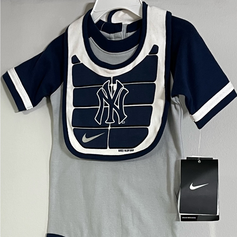 Brand new with tags Nike Onesie with Bib